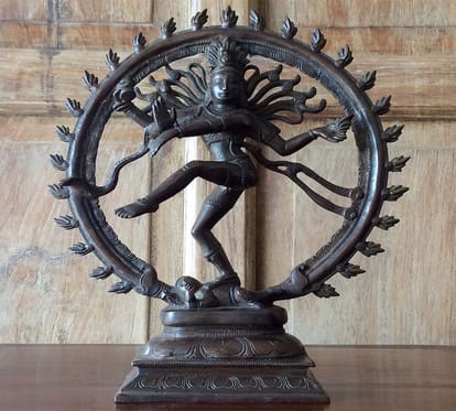 never keep showpiece or image of Taj mahal at home 