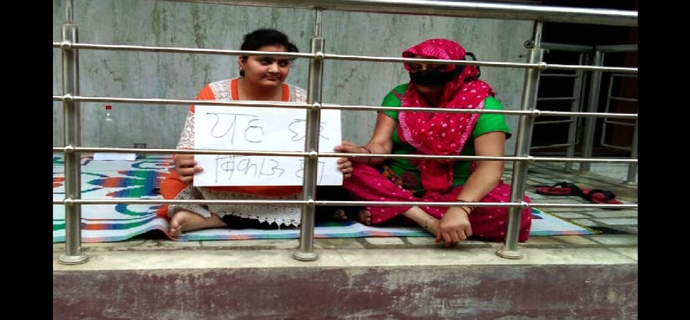 reason behind farmers putting board of 'house is for sale' out of their homes