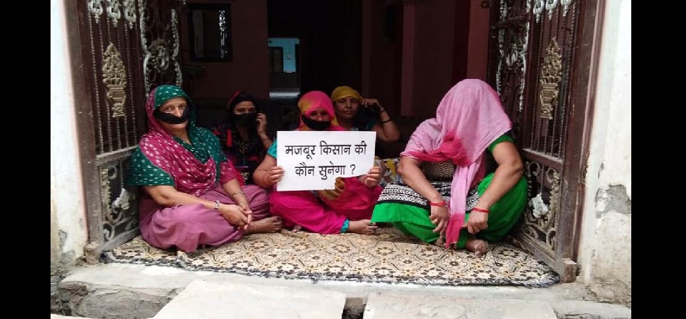 reason behind farmers putting board of 'house is for sale' out of their homes