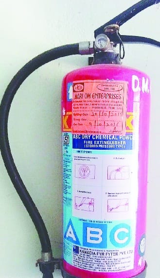 Fire extinguishers of expiry date are engaged in Bageshwar collectorate