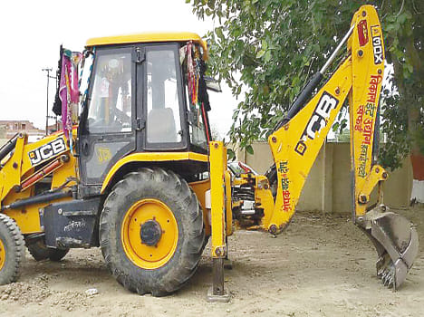 jcb and 2 tractor seezed in illegal mining