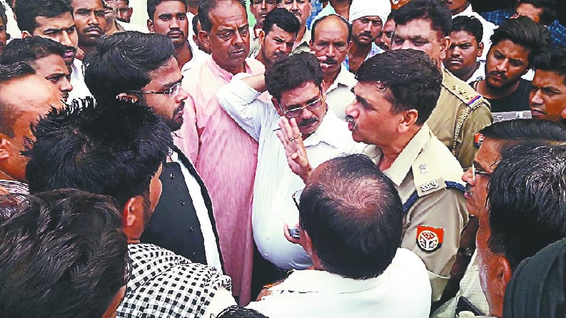 Siege of police on the announcement of Shabbirpur