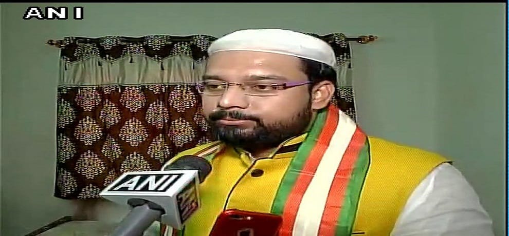 who puts KulbhushanJadhav shoes around Sharif's neck, i'll give hive 20 Lakh:Maulana