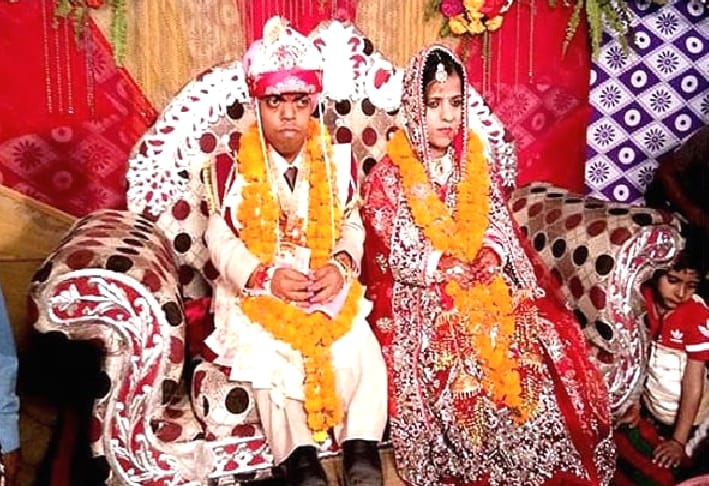 Himachal bride and groom become the country's smallest couple.
