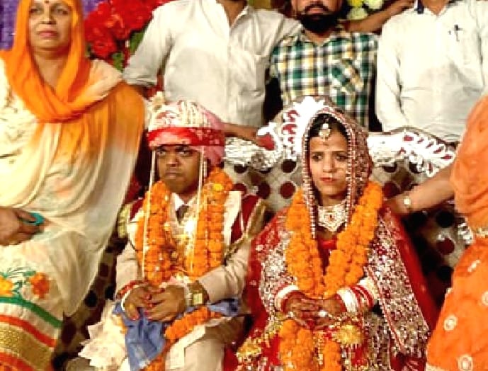 Himachal bride and groom become the country's smallest couple.