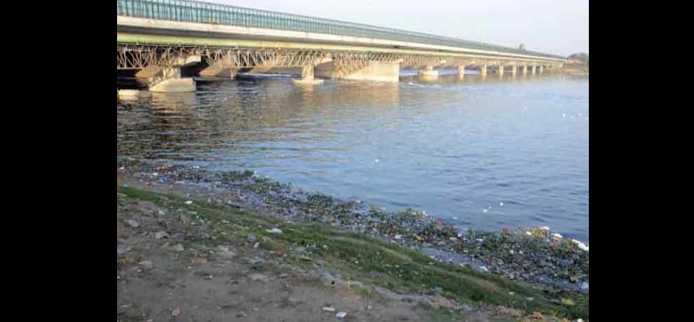 यमुना की खादर में बसा दी कालोनियां