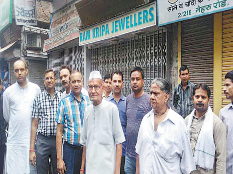 Bullion traders held hostage protest