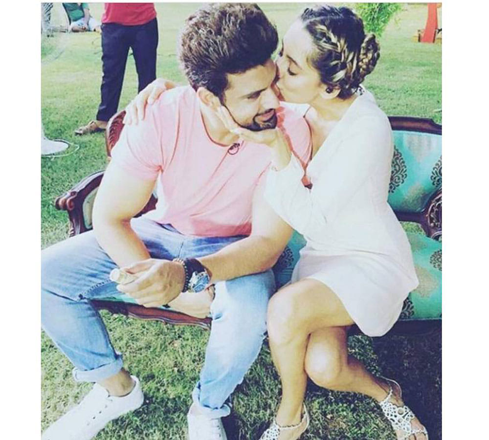 Karan Kundra & girlfriend Anusha Dandekar intimate moment at a SALON