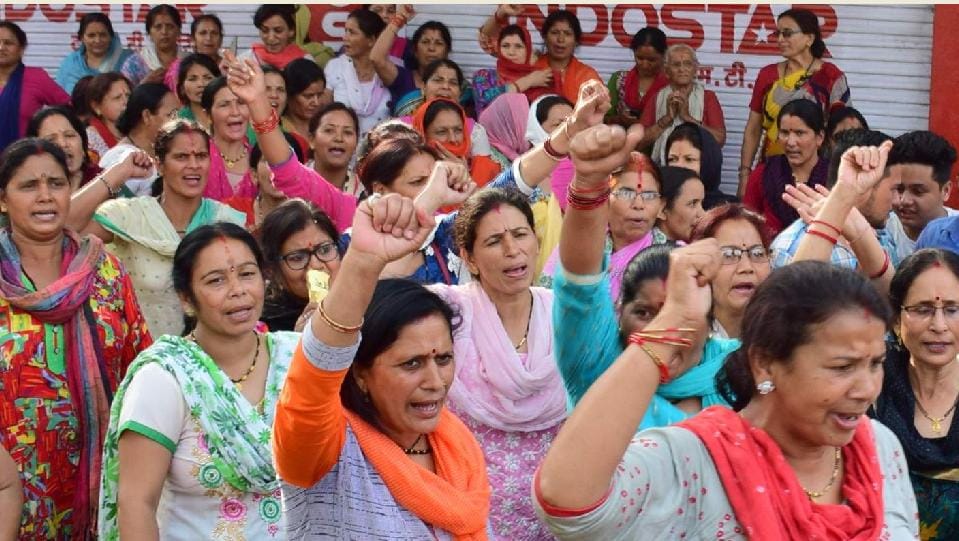 Road blocked by women at Himmatpur Malla