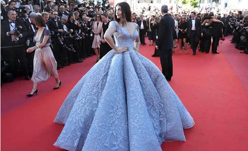 'Indian Cinderella' Aishwarya Rai won everyone's heart with her beauty and style in cannes 2017
