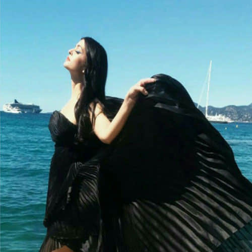 Cannes 2017: Aishwarya Rai Bachchan looks mesmerizing in her black dress
