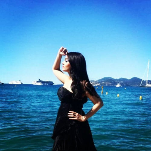 Cannes 2017: Aishwarya Rai Bachchan looks mesmerizing in her black dress