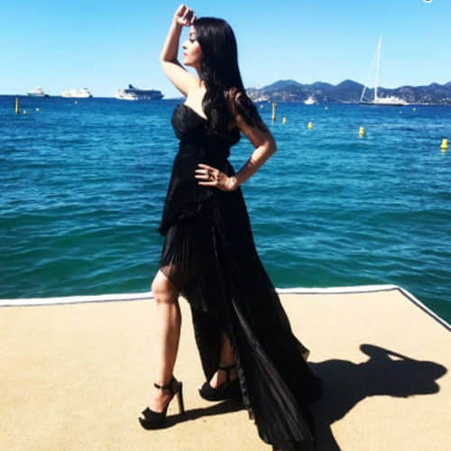 Cannes 2017: Aishwarya Rai Bachchan looks mesmerizing in her black dress