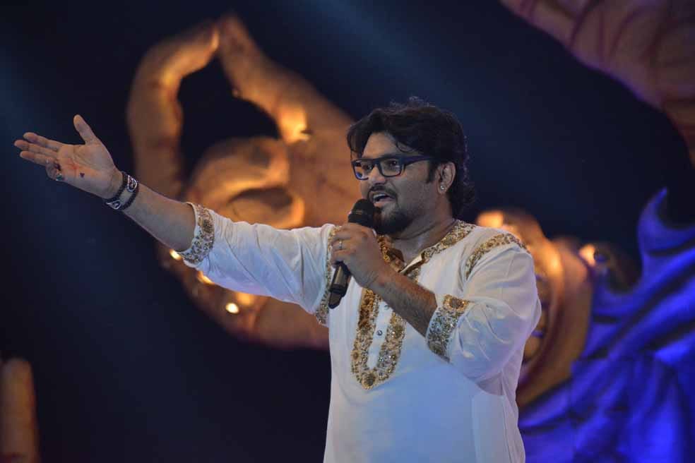 central minister and playback singer babul supriyo participate in sur ganga