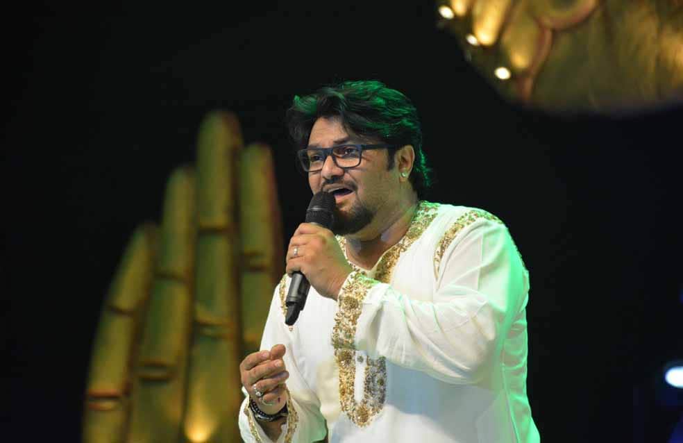 asansol violence babul supriyo shouted at crowd here is profile 