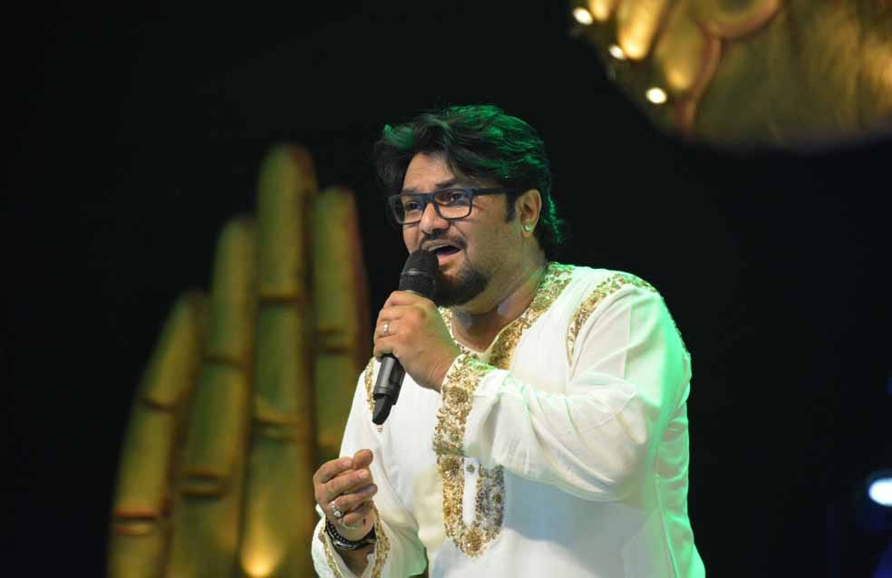 asansol violence babul supriyo shouted at crowd here is profile 
