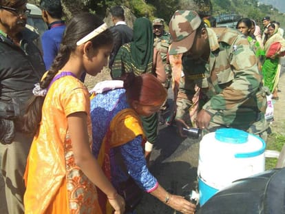 badrinath high way block cause of land slide