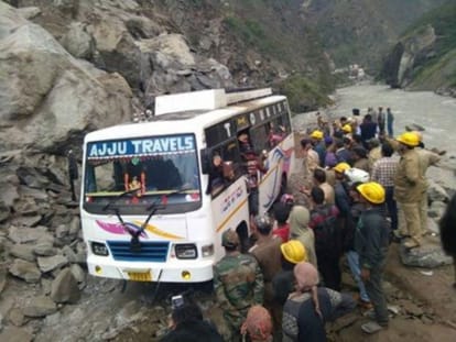thirteen km long trafic jam in badrinath highway