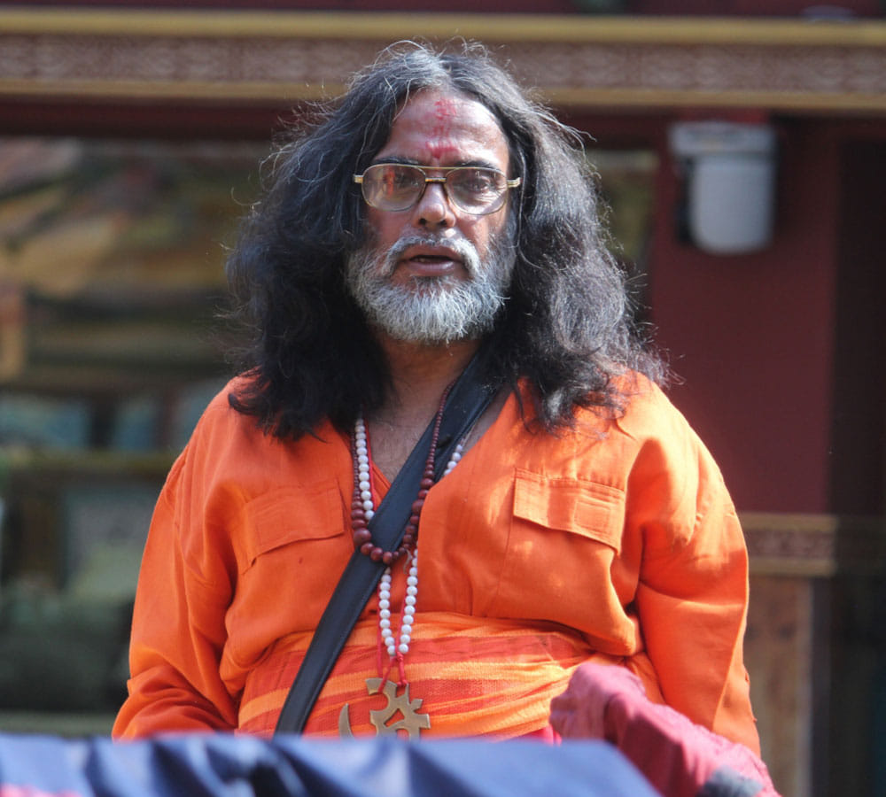 Ex Bigg Boss Contestant Swami Om Got Beaten By Public At An Event In Delhi