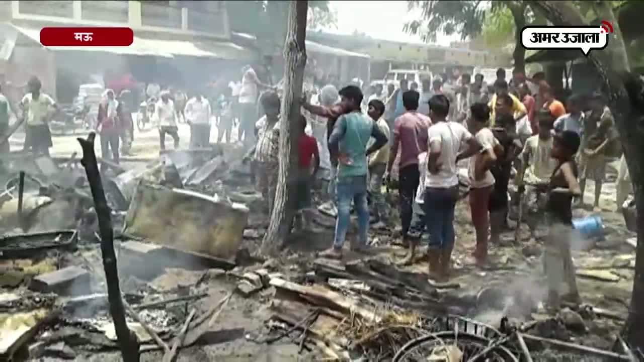 मंदिर के पास हुआ ब्लास्ट, चार दुकानें जलकर खाक 