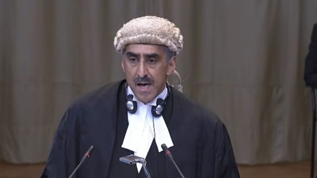 Pak lawyer Khawar Qureshi now blames Indian govt for rumour around his fee