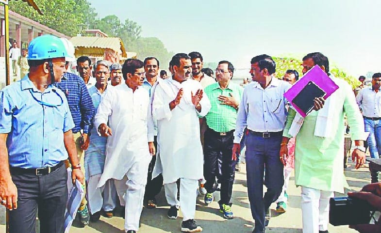 Minister to see dirt on Ganga Ghat