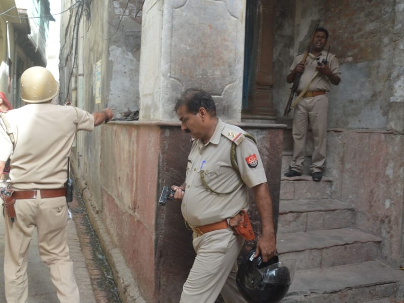 100 police man was involve in encounter in mathura