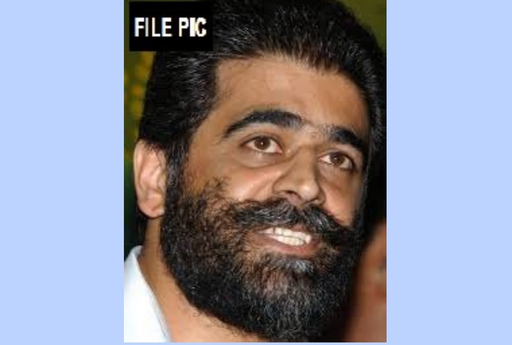 Sources say that Nayeem Khan has been suspended from Hurriyat.