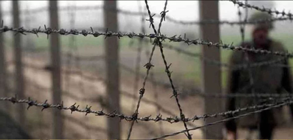 pakistan voilates ceasefire on Loc two porters killed