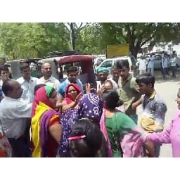 ssp office out side fight black & yellow auto driver