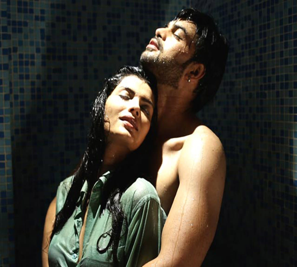 Sonali Raut and Yuvraaj Parashar intimate shower scene from 'Love Life And Screw Ups' web series