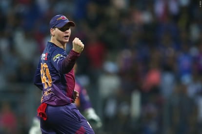 virat kohli is better odi captain than steve smith says laxman and clarak