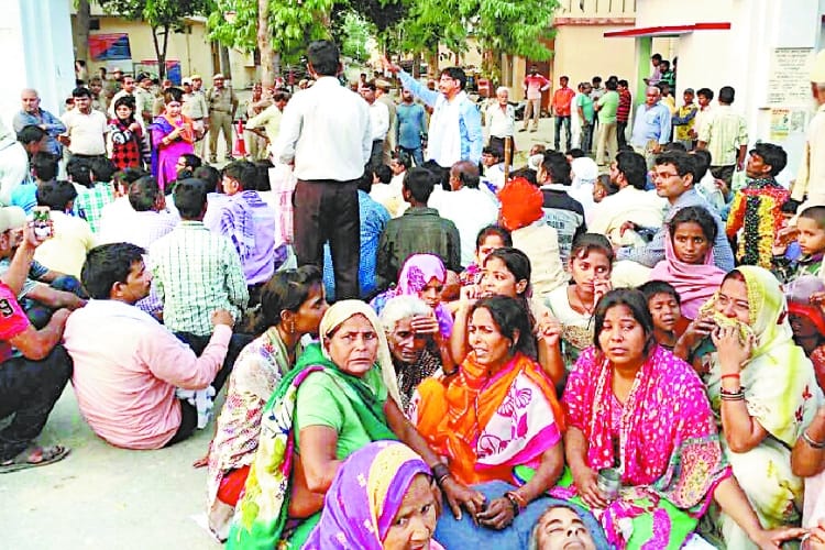 teacher died due to misbehave of doctor in shravasti