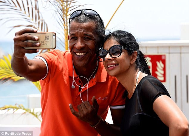 Father-of-five looks so much like Obama