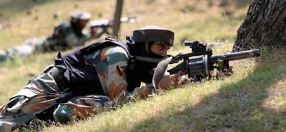 Jammu-Kashmir: अल-बदर का स्थानीय आतंकी मारा गया, इलाके की घेराबंदी कर सर्च ऑपरेशन जारी; हथियार भी बरामद Jammu and Kashmir Local terrorist of Al Badar killed