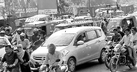 Traffic left by the police as soon as the officials drive