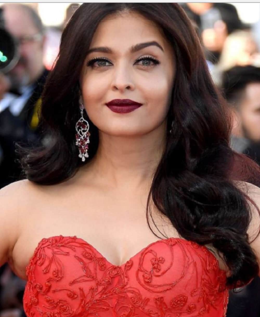  Cannes 2017:Daring Aishwarya breaks the fashion rules of red carpet by wearing her red hot dress
