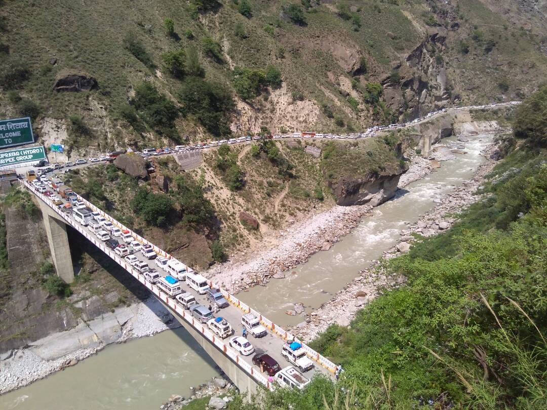 25 km traffic jam on badrinath highway
