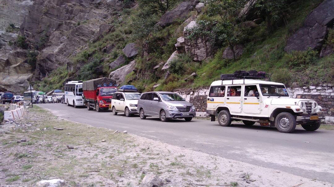 25 km traffic jam on badrinath highway