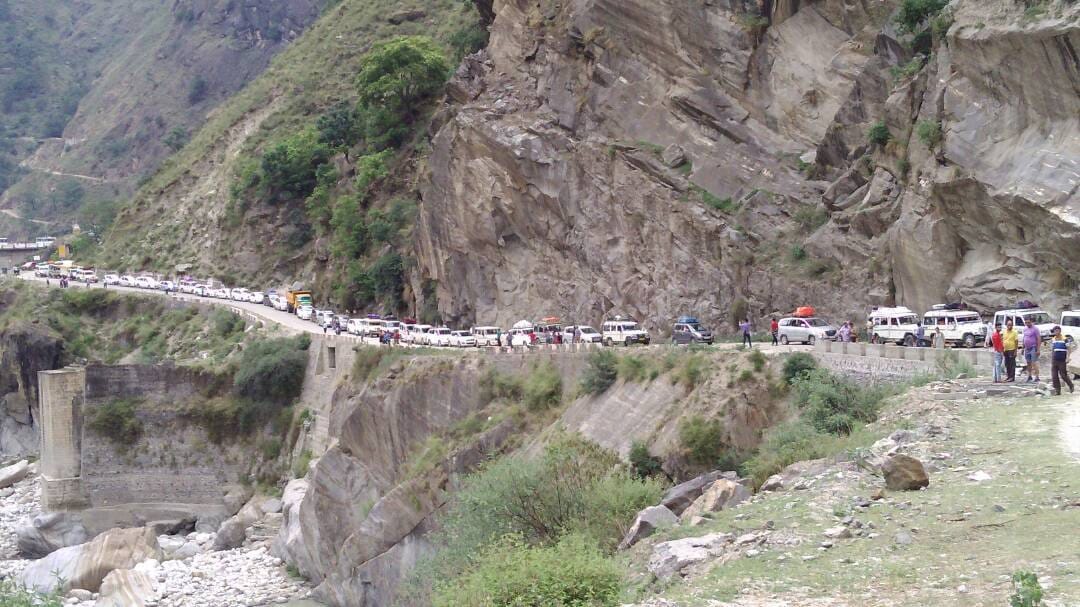 25 km traffic jam on badrinath highway