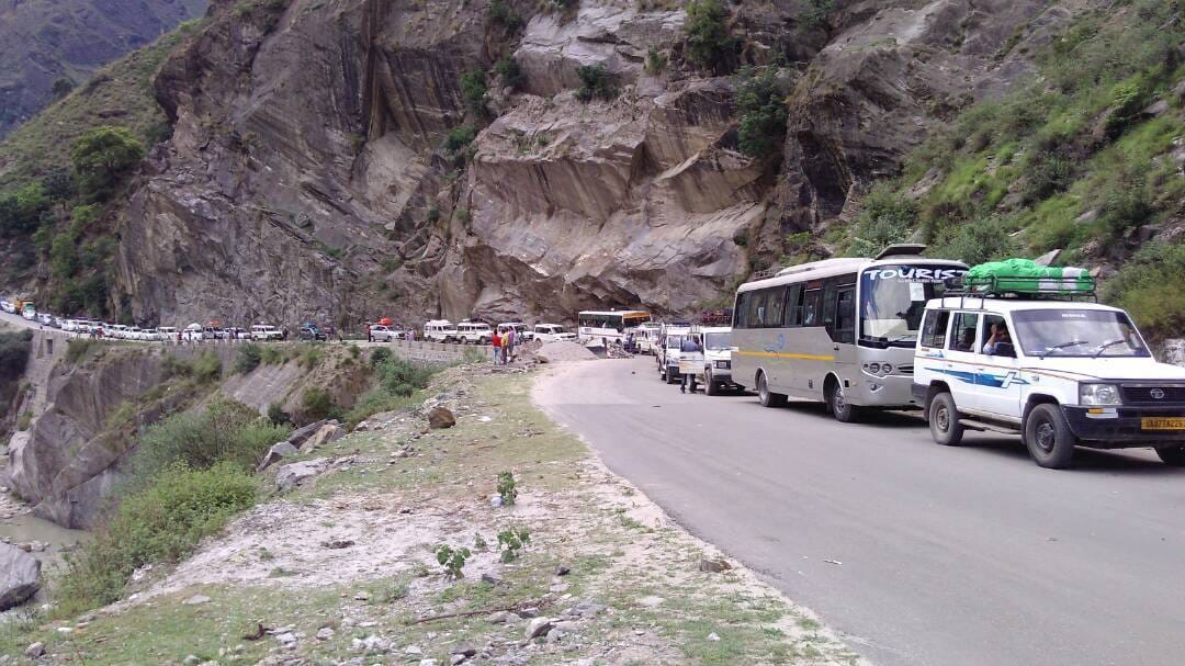 25 km traffic jam on badrinath highway