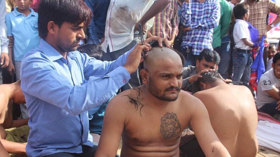 Before PM Modi’s Gujarat visit, Hardik Patel and Patidar youths tonsure heads to start Nyay Yatra