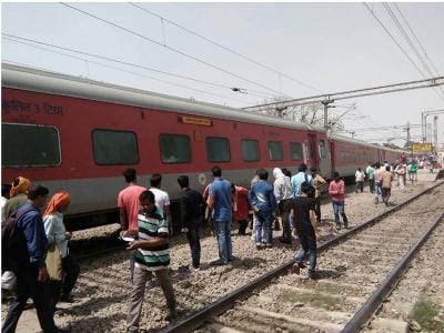 lokmanya tilak express derailed in unnao station