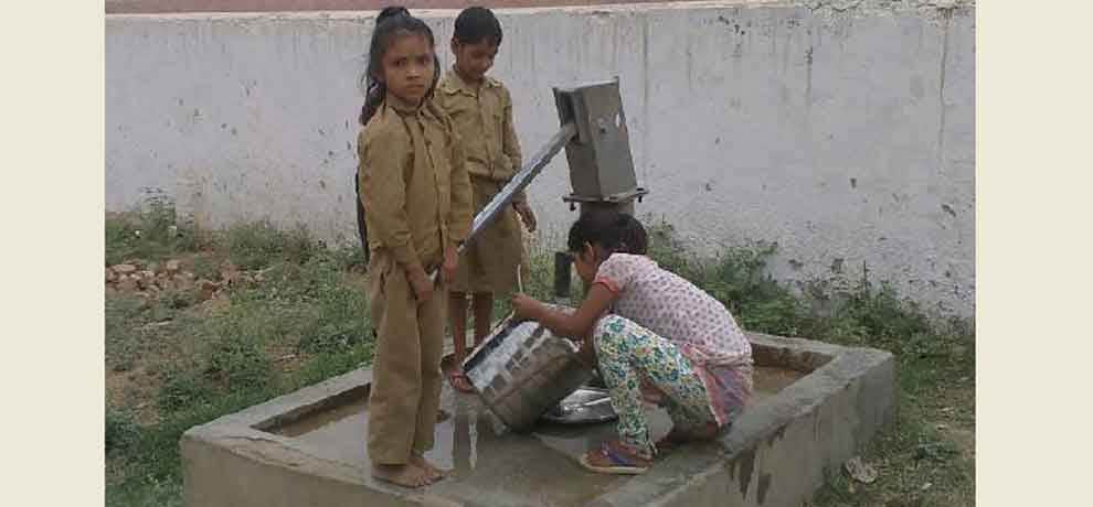 School in greater noida student has to clean utensil after having mid day meal