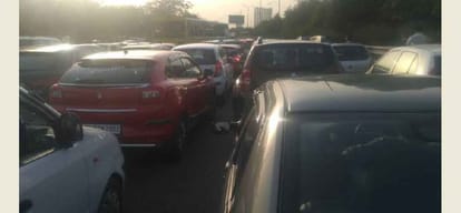 7 year old patient dies in an ambulance due to 10-km long traffic jam in noida