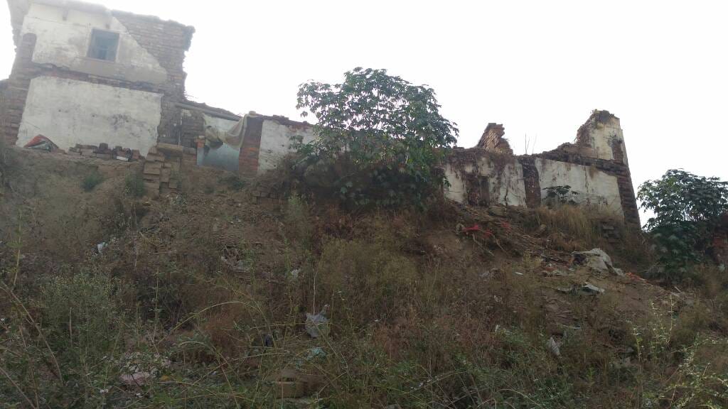 Ganga bank residents in the shadow of Decath