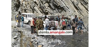 Forest Minister thakur singh bharmouri car stuck in poor road
