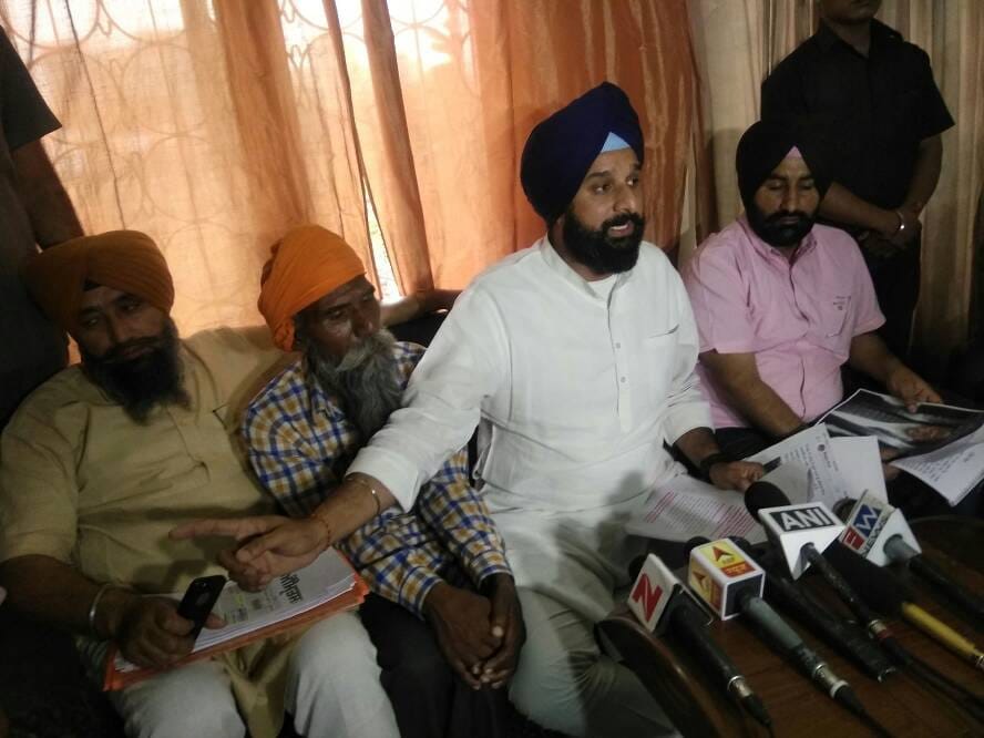 shoe hurled at bikram singh majithia in his constituency