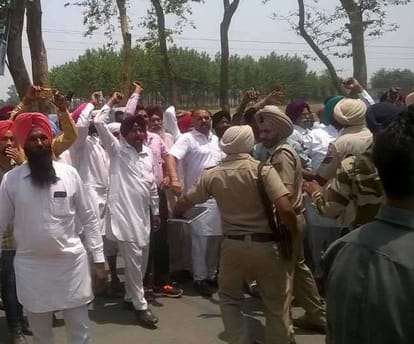 shoe hurled at bikram singh majithia in his constituency
