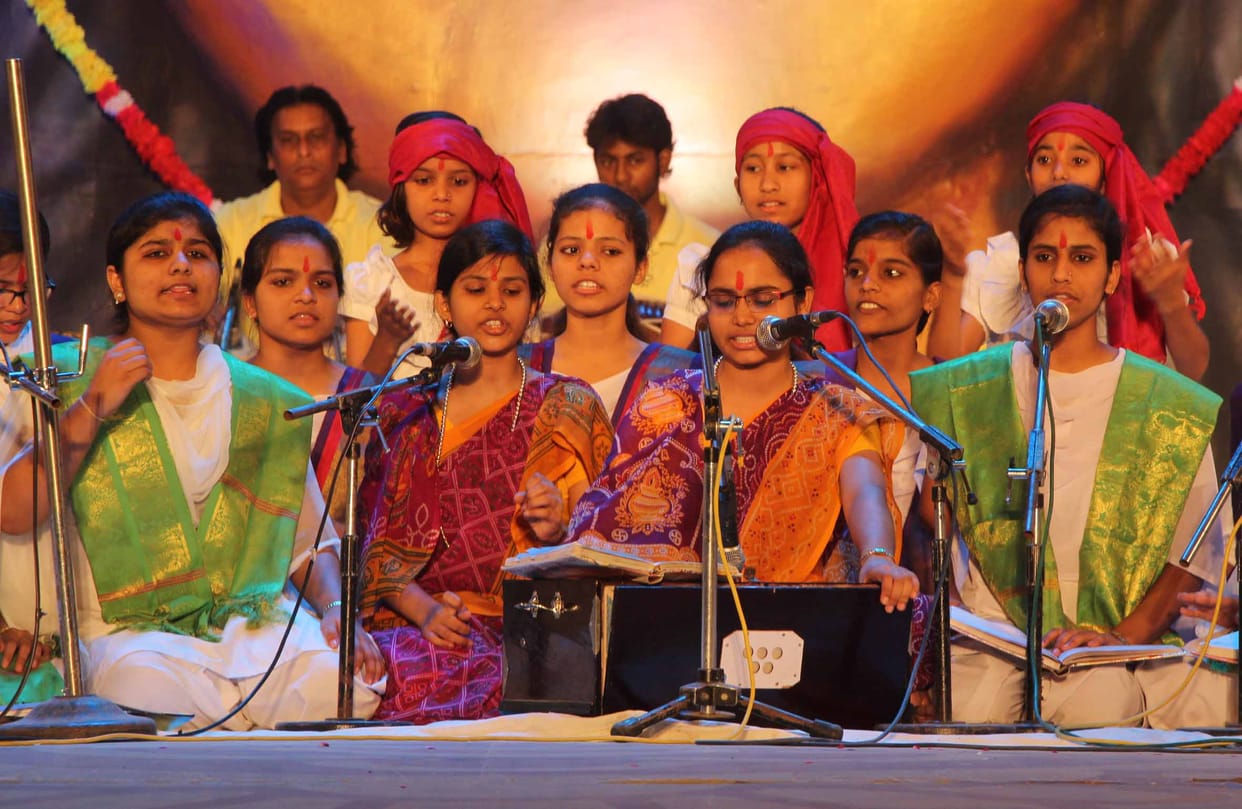 sur ganga mahotsav in varanasi, students performance.